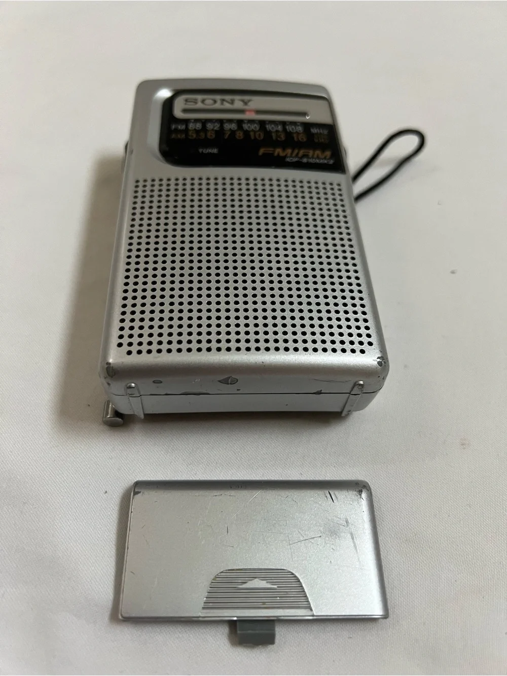 Sony Radio Transistor Pocket FM/AM Receiver Silver ICF-S10MK2 WORKING 2 AA